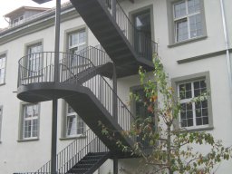 Aussentreppe gewendelt-007